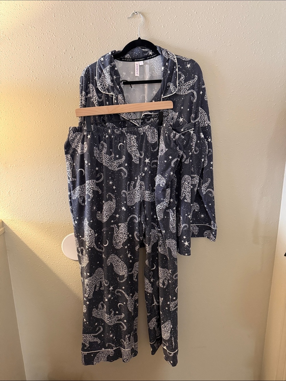 JoySpun Women's Navy Star & Leopard Print Pajama Set